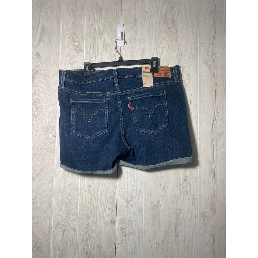 Levi's Women's Classic Shorts Mid-Rise Trough Hip‎ and Thigh SIZE US 18 W34